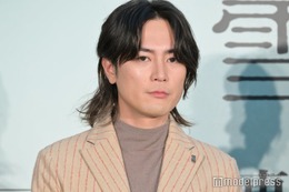 間宮祥太朗、襟足長めヘアお披露目で驚きの声相次ぐ「かっこいい」「新鮮」 画像