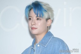 アンバー・リウ、ホワイト×ブルーヘアでクールすぎる「カルバン・クライン」肌見せスタイル＜Calvin Klein グローバルイベント in TOKYO＞ 画像