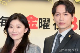 篠原涼子、山崎育三郎との初共演に「新鮮な気持ち」至近距離での撮影で照れ笑い＜ハイエナ＞ 画像