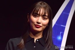 内田理央、美脚透けるSEXYドレス姿で登場「面白かったと一言で言ってはいけない」作品に受けた衝撃語る＜PLUTO＞ 画像