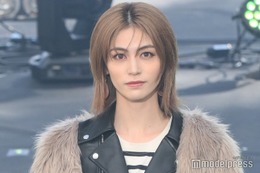 楓、ミニ丈スカートで美脚披露 秋コーデで堂々ランウェイ＜TGC フェス 山梨 2023＞ 画像