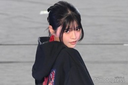景井ひな、“超ミニ丈”スリットで太ももチラ見せ＜TGC フェス 山梨 2023＞ 画像