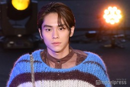 山下幸輝、スカート姿でランウェイ レディースアイテム着こなす美しさ＜TGC フェス 山梨 2023＞ 画像