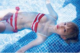 最上もが、ビキニ姿で色白美バスト輝く 約6年ぶり「週プレ」登場 画像