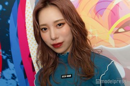 “初恋人と結婚”パパラピーズ・タナカガ、結婚1周年を報告 夫との密着2ショットに反響「幸せオーラ溢れてる」 画像