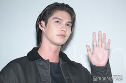 Snow Man向井康二、タイのスター俳優・ブライトと2ショット「イケメンの隣にイケメンいる」と反響 画像