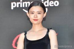 杉咲花、美背中輝くブラックドレスで大胆肌見せ＜第36回東京国際映画祭＞ 画像