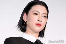 三吉彩花、流暢な韓国語に会場拍手 シックなロングドレスで華やかに登場＜ナックルガール＞ 画像