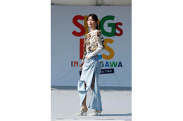 “江戸川区出身”テラハ小室安未、大胆スリットで美脚披露 地元の魅力語る＜SDGs FES in EDOGAWA＞ 画像