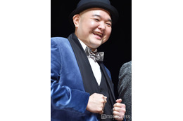内山信二、妻の第2子妊娠を発表 家族3ショットで報告 画像