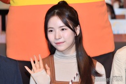 NiziUマヤ、美腹筋輝くミニ丈キャミ姿公開「スタイル良すぎ」と反響 画像