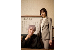 松井愛莉、WEST.神山智洋のバディに 厚労省の新米職員役「身長の高さを活かす時がきた」＜白暮のクロニクル＞ 画像