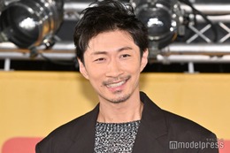 EXILE MAKIDAI、息子とのUSJ満喫ショット公開 ポーズに注目集まる「ほっこり」 画像