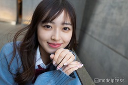 「今日好き」出演の女子高生・黒江心温、美脚チラリ ミニスカゴルフウェア姿披露「スタイル良い」「可愛すぎ」絶賛の声 画像