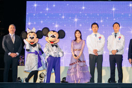 生田絵梨花、御堂筋で生歌唱 ミッキーマウス＆ミニーマウスも登場＜ウィッシュ＞ 画像