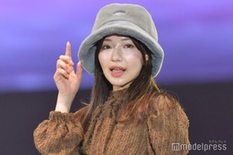 村瀬紗英、ミニスカから美脚スラリ ガーリーコーデで登場＜札幌コレクション 2023 A／W＞ 画像