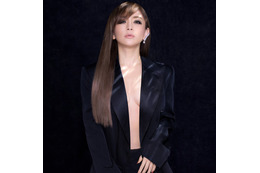 浜崎あゆみ、自宅の豪華巨大ツリー公開 過去には広々玄関話題に 画像