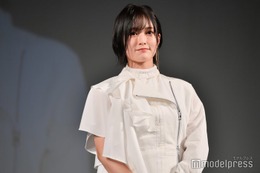 山本彩、美脚際立つ秋らしさ満点セットアップコーデ「大人っぽい」「オシャレ」の声 画像