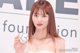 鈴木えみ、美デコルテに5億円超ジュエリー輝く 唯一の肌悩み明かす 画像