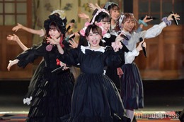 TikTokで話題・FRUITS ZIPPER、ロリータ姿で初の全員ランウェイ 神社舞台にキュートなステージ＜BISHU COLLECTION＞ 画像