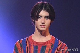 Z世代から人気誇るイケメン・翔、美貌放つ 派手柄ニットで華やかに＜TGC teen 2023 Winter＞ 画像