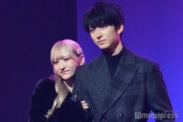 「今日好き」2児の親・しゅんまや夫妻、腕組みでギュッと密着 悶絶の声止まらず＜TGC teen 2023 Winter＞ 画像