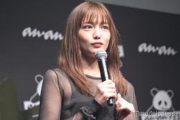 川口春奈、シースルー衣装で美背中大胆披露「こういうスタイルが似合う大人の女性になれたら」＜anan AWARD 2023＞ 画像