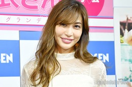 大島麻衣「私の生あし見てねん」大胆美脚ショットが話題「スタイル抜群」「かっこいい」 画像