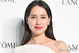 戸田恵梨香、肩出しドレス姿で透明感溢れる 美肌の秘訣とは 画像