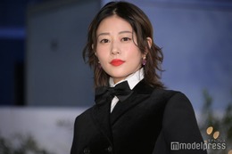 高畑充希、赤リップ際立つシックなドレスで魅了＜ディオールホリデーポップアップ＞ 画像