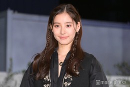 新木優子、ブラックドレスで表参道に舞い降りる「可愛い！」の声＜ディオールホリデーポップアップ＞ 画像