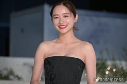 堀田真由、胸元セクシーな黒ドレスで魅了＜ディオールホリデーポップアップ＞ 画像