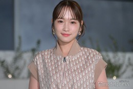 川栄李奈、第2子出産後初の公の場 ワンピで美脚披露＜ディオールホリデーポップアップ＞ 画像
