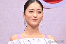 みちょぱ、美デコルテ輝くオフショル姿で登場 結婚後の料理事情告白 画像