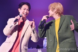 山下幸輝、綱啓永がサプライズ登場「君の花になる」8LOOM全5曲パフォーマンス＜「ホミパリ」独占取材＞ 画像