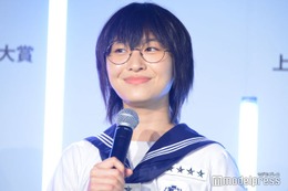 新しい学校のリーダーズ・SUZUKA、スカート捲し上げた美脚ショット公開 画像