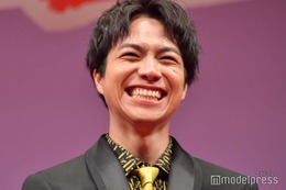 WEST.重岡大毅、初っ端から“ドジ”炸裂 間宮祥太朗「踊りながら喋ってる？」＜ある閉ざされた雪の山荘で＞ 画像