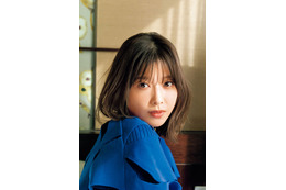 渡邉理佐、お茶目な笑顔＆しっとり微笑みにキュン「週刊少年マガジン」登場 画像