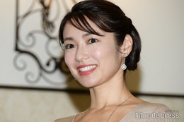 内山理名、夫・吉田栄作との結婚2周年を報告 幸せ溢れるウエディングショットに「綺麗」「素敵な写真」の声 画像