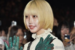 ano、金髪初お披露目 トップバッターでブルーカーペット闊歩＜MTV VMAJ 2023ブルーカーペット＞ 画像