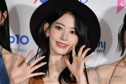 LE SSERAFIM・SAKURA、ミニ丈ボトムスからスラリ美脚「大人っぽい」「憧れのスタイル」の声 画像