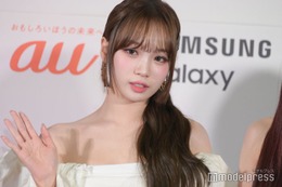 LE SSERAFIM、美スタイル際立つドレス姿 KIM CHAEWONはSNSでバズった「私の仲間になれ！」MAMAバージョン披露＜2023 MAMA AWARDS DAY2＞ 画像