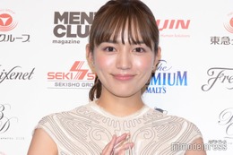 川口春奈「FENDI」ドレス纏い“背筋がしゃんとする思い” 「ベストドレッサー賞」受賞で赤楚衛二とも微笑み合う 画像