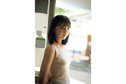 日向坂46正源司陽子、ほっそり二の腕際立つタンクトップ姿 夏らしい“青春”の1枚に＜TRIANGLE magazine 02＞ 画像