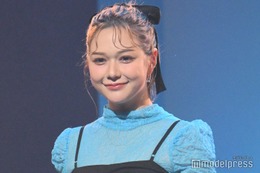 村重杏奈、イケメン弟からの“頬キスショット”公開「仲良し」「顔整いすぎ」の声 画像