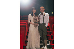 元AKB48松井咲子＆元ゾフィー上田航平、結婚発表の直筆署名に注目集まる「かわいい」「字が似てる」 画像