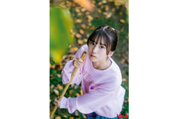 乃木坂46菅原咲月、特別な時間を2人で過ごす ホリデー気分満載のグラビアに＜独占カットあり＞ 画像