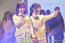 「花束オオカミ」で話題の韓国人インフルエンサー・ちせ＆さくてぃん（さくら）、トップバッターで「GAKUSEI RUNWAY」開幕 美脚際立つ制服姿披露＜学生ランウェイ＞ 画像