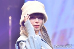 新星・7人組アイドルグループAVAM注目のセンター月深乃絢、色白美肌にうっとり 透明感溢れるハイトーンヘア×淡色コーデ＜学生ランウェイ＞ 画像