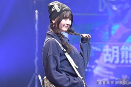 美人クリエイター・胡熊もえ、三つ編みヘアが可愛い ビーニー着こなすカジュアルスタイル＜学生ランウェイ＞ 画像
